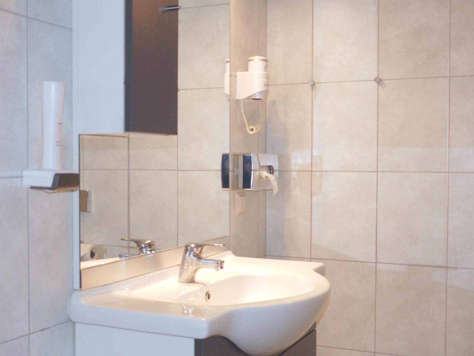 Das Reinisch Just Rooms Schwechat Exterior photo