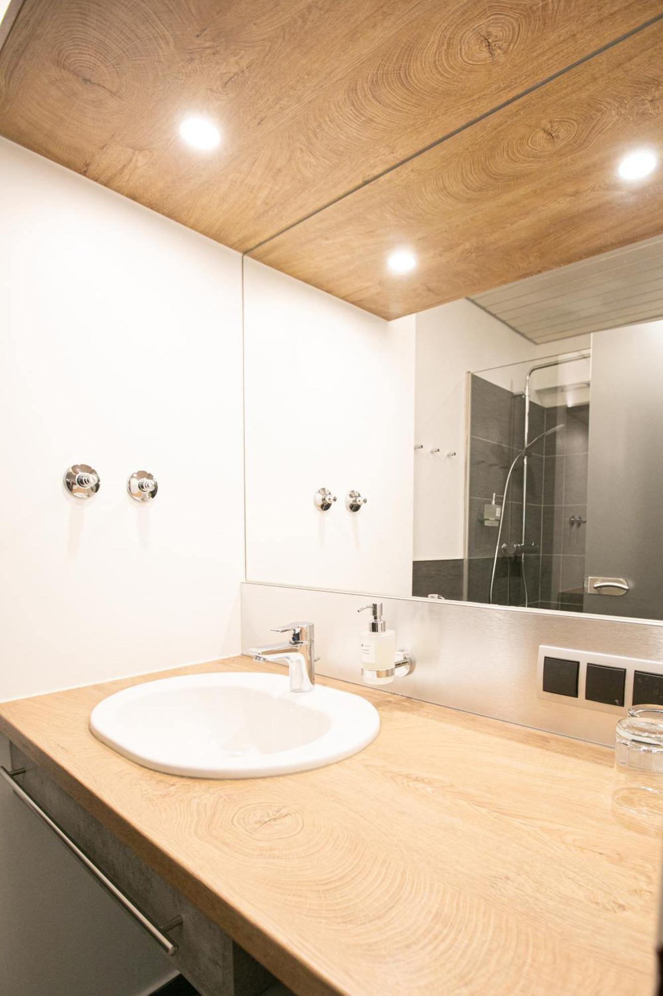 Das Reinisch Just Rooms Schwechat Exterior photo